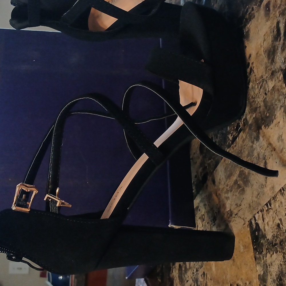 Black Platform Heels with Chunky Heel and Straps - Picture 4 of 6